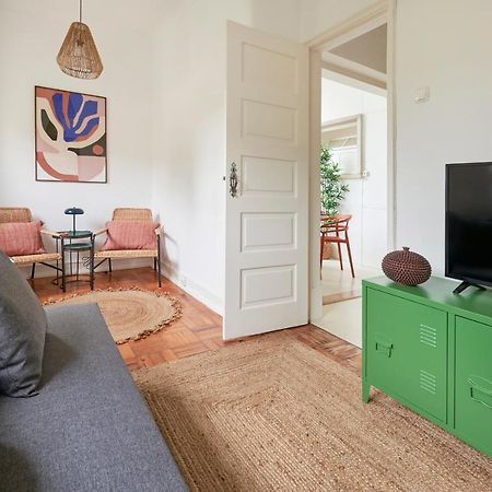 Light-Filled & Renovated Apartment, By Timecooler Лиссабон Экстерьер фото