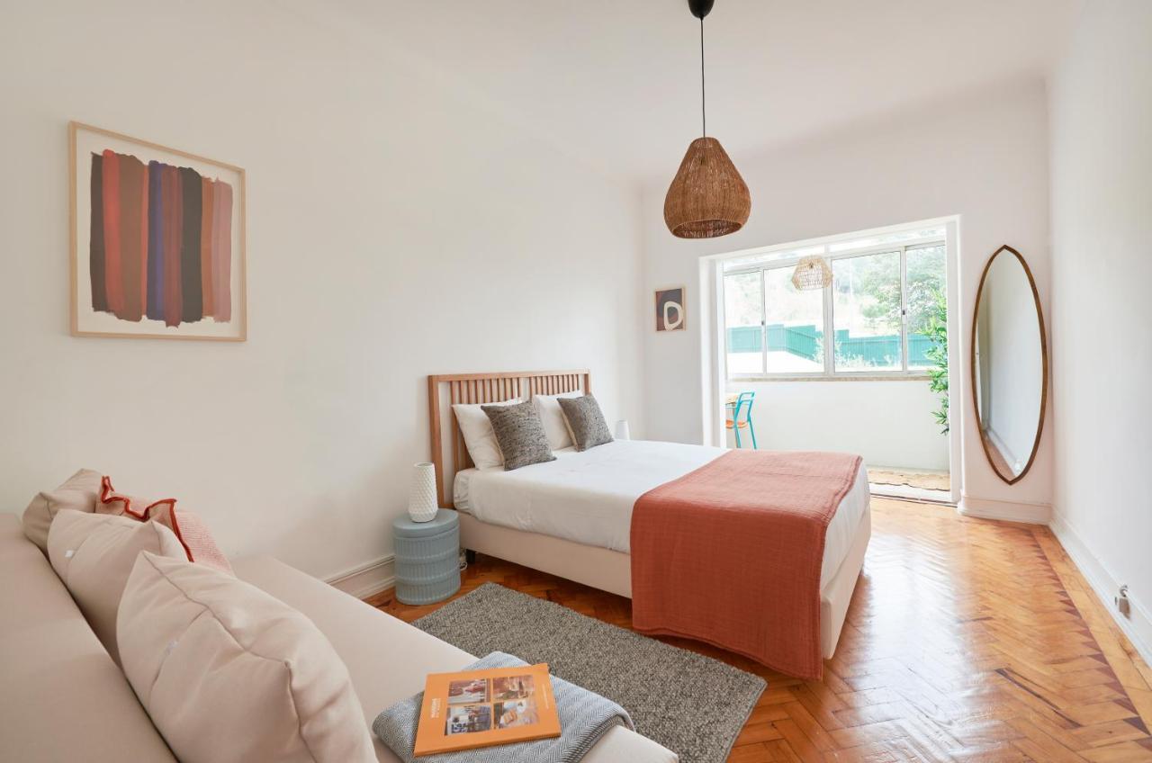 Light-Filled & Renovated Apartment, By Timecooler Лиссабон Экстерьер фото