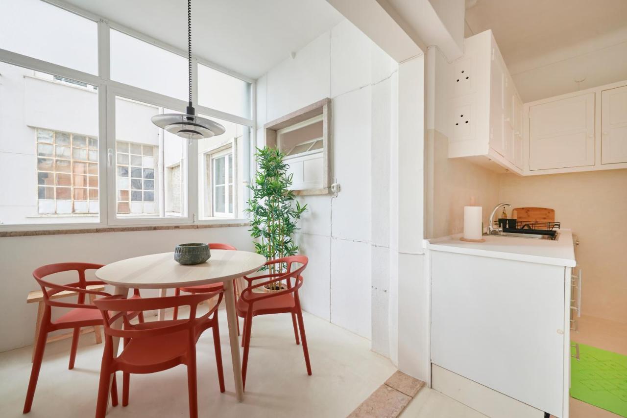 Light-Filled & Renovated Apartment, By Timecooler Лиссабон Экстерьер фото