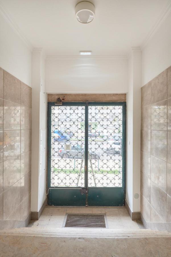 Light-Filled & Renovated Apartment, By Timecooler Лиссабон Экстерьер фото