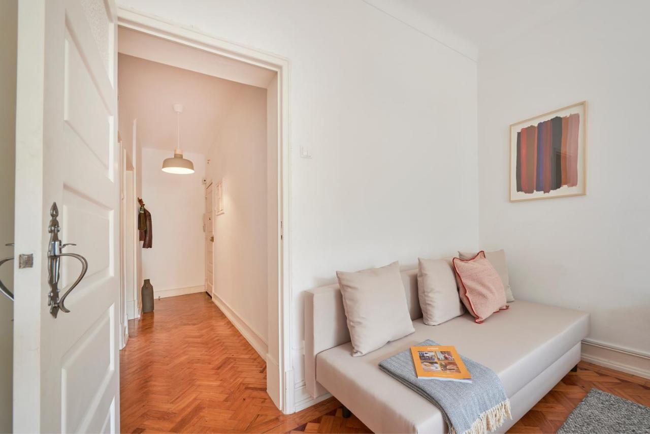 Light-Filled & Renovated Apartment, By Timecooler Лиссабон Экстерьер фото